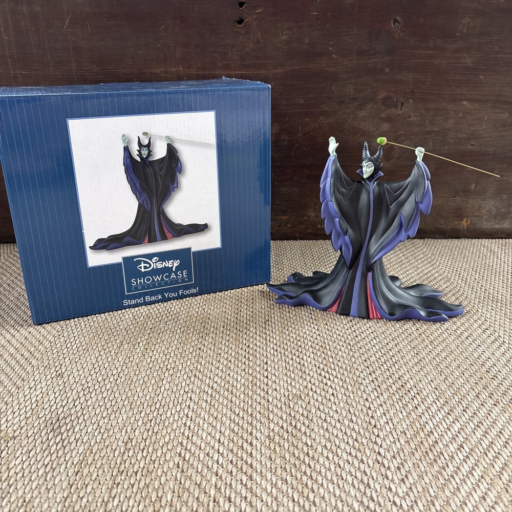 Disney Showcase Maleficent "Stand Back You Fools" 143702  Snow White